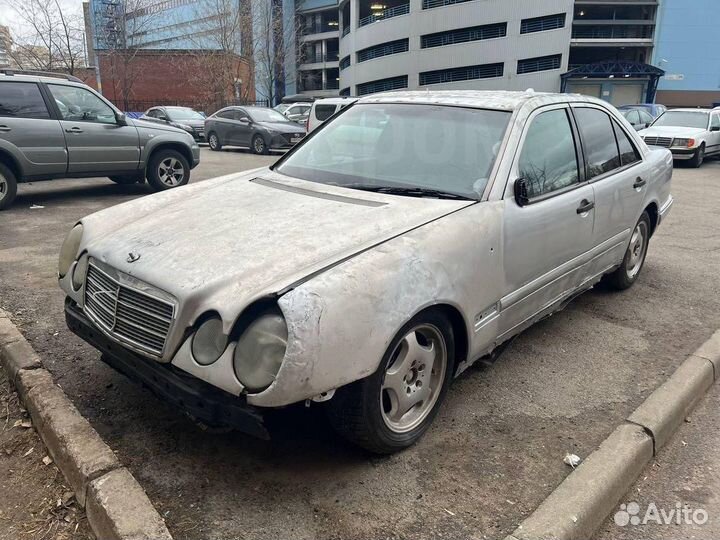 Mercedes-Benz E-класс 2.4 AT, 1998, битый, 350 000 км