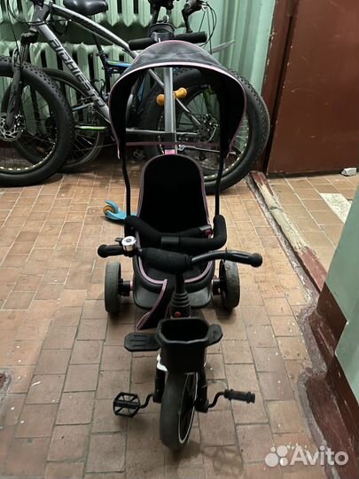 Ведосипед трехколесный с ручкой и тентом