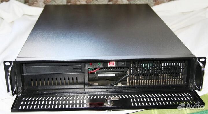 Серверный компьютер AMD