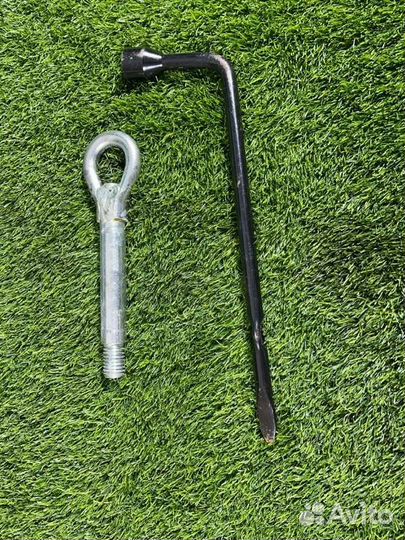 Крюк буксировочный Opel Astra J GTC A18XER