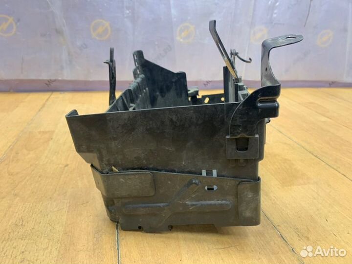 Полка аккумулятора Opel Astra J хетчбэк 5-ти дв