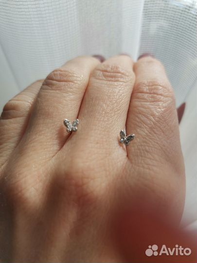 Аккуратные серьги бабочки с цирконами новые
