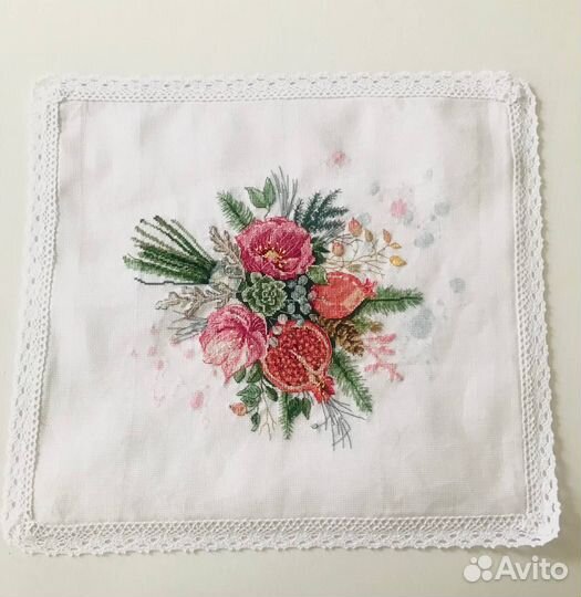 Салфетка ручной работы, фон белый