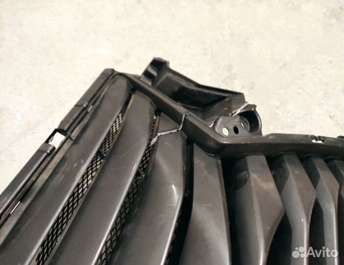Решётка радиатора не целая Lexus RX 2015