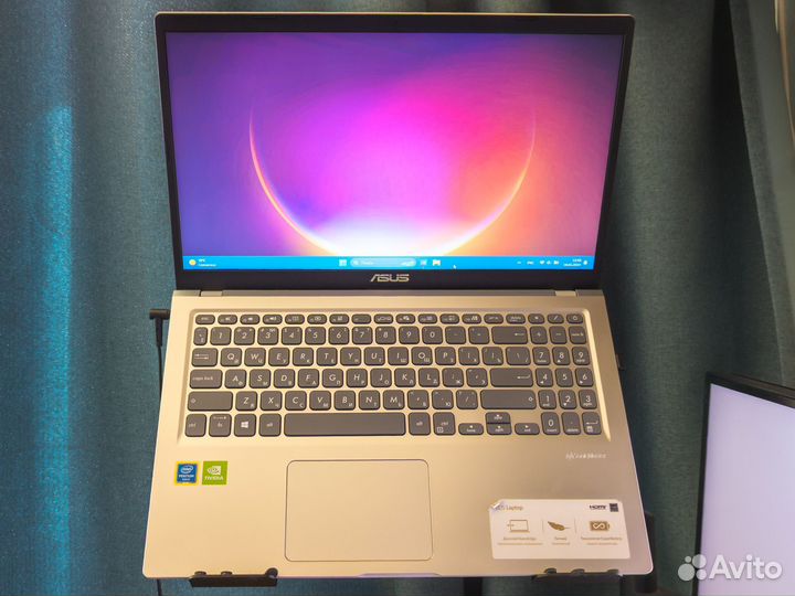 Игровой ноутбук asus R565JF,SSD 256,RAM 8 Гб