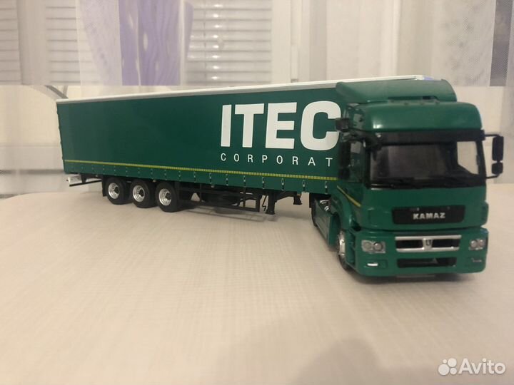 Камаз-5490 с полуприцепом Нефаз-93341 iteco