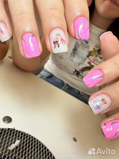 Модель на маникюр и наращивание ногтей