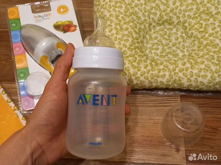 Набор для малыша Avent бутылочка,ниблер,подушка