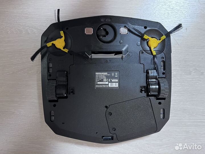 Робот-пылесос Redmond RV-R250