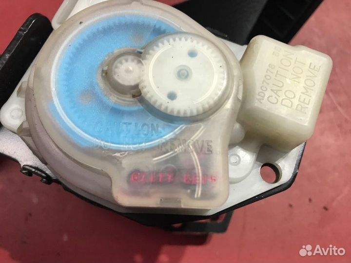 Ремень безопасности задний Toyota Avensis Т250