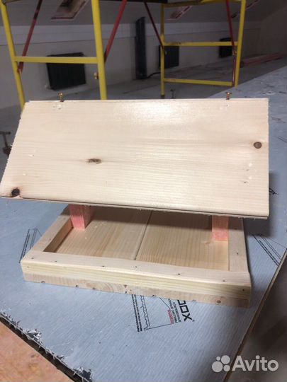 Кормушка для птиц из дерева