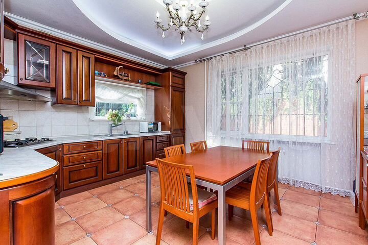 Дом 243,6 м² на участке 7,1 сот.