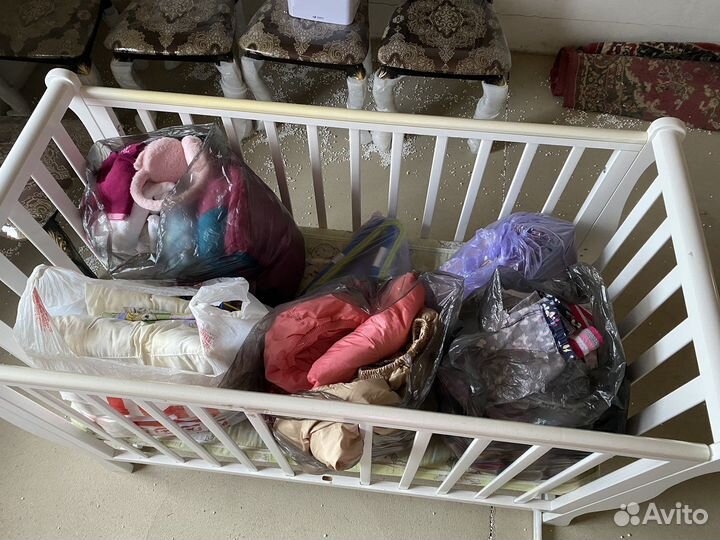 Кроватка +вещи