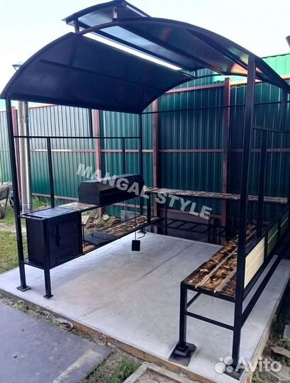 Мангал с крышей