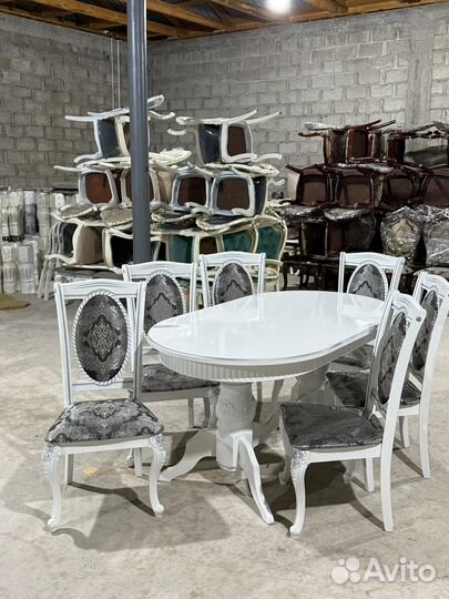 Столы и стулья