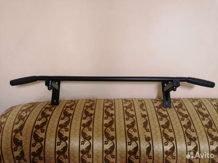 Турник настенный