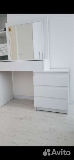 Туалетный столик с зеркалом белый, новый