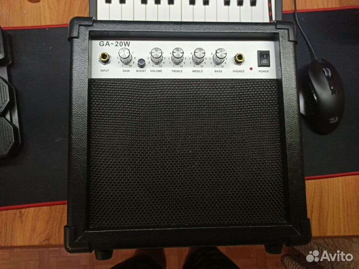 Гитарный комбоусилитель