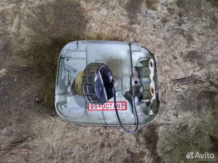 Лючок бензобака Mitsubishi Lancer седан 1.6 4G18