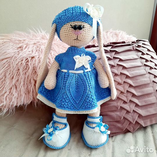 Вязаная зайка Стеша 45 см с гардеробом