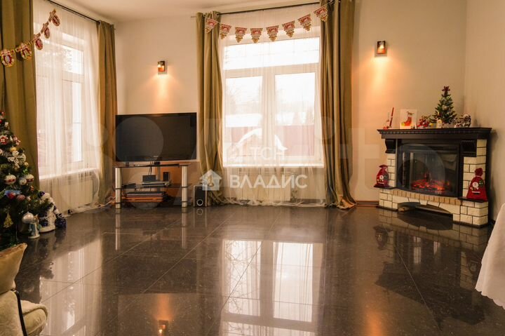 Дом 430 м² на участке 6 сот.