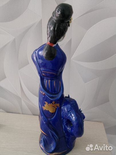 Фарфоровая статуэтка Гейша