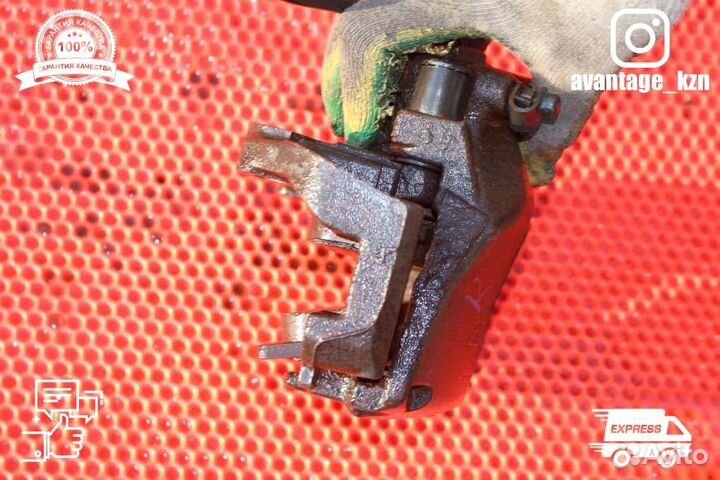 Суппорт тормозной передний правый Opel Astra H