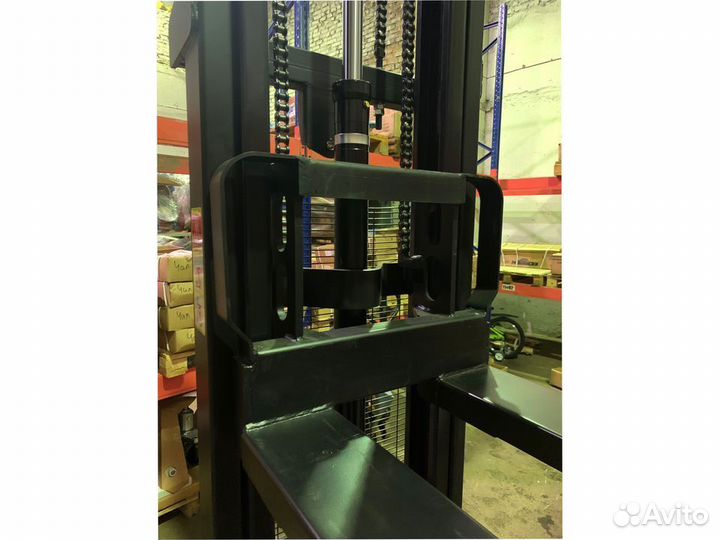 Штабелер самоходный