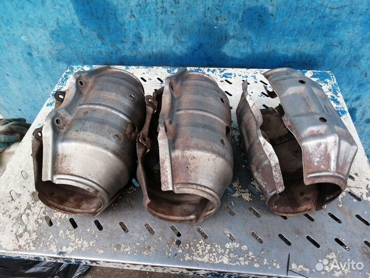 Кожух экран катализатора Toyota Land Cruiser 200