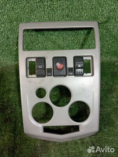 Консоль центральная Renault Logan