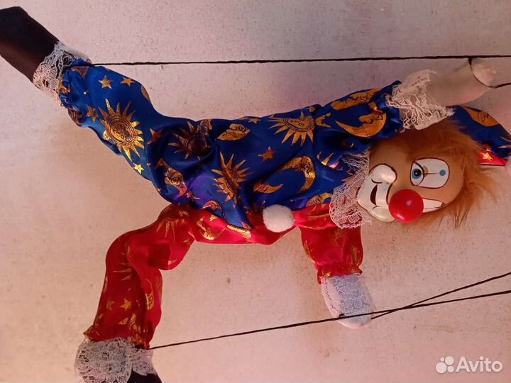 Клоун на верёвочках