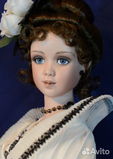 Кукла коллекционная фарфоровая