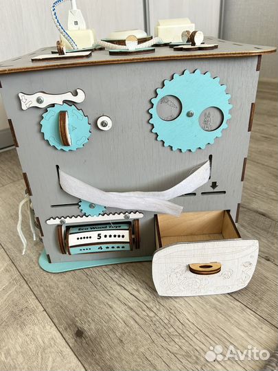 Бизиборд, ращвиыающий куб eco wood toys 30х30х30