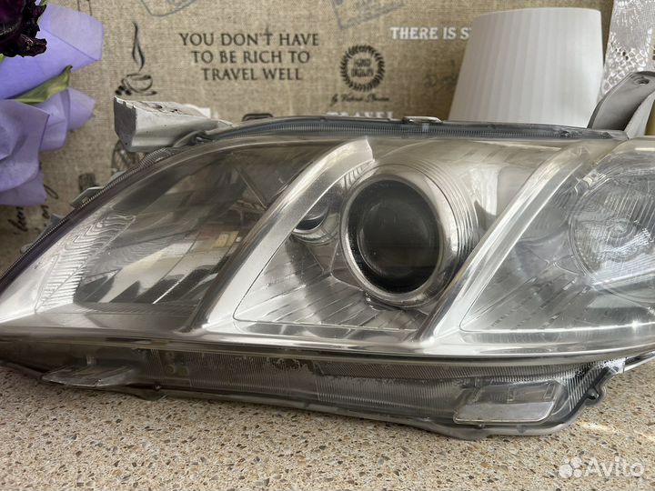 Левая фара на Toyota camry