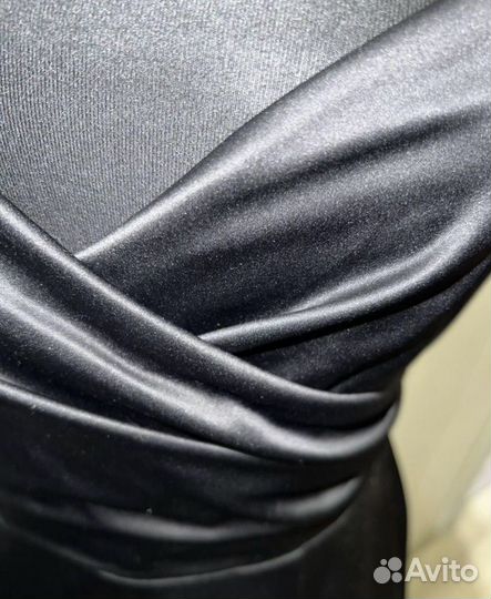 Шикарное вечернее атласное платье