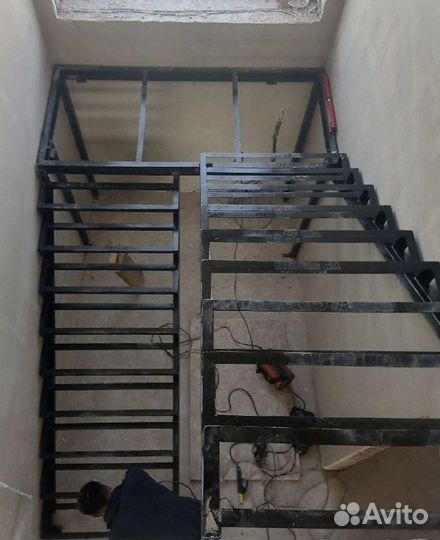 Лестница на металлическом каркасе