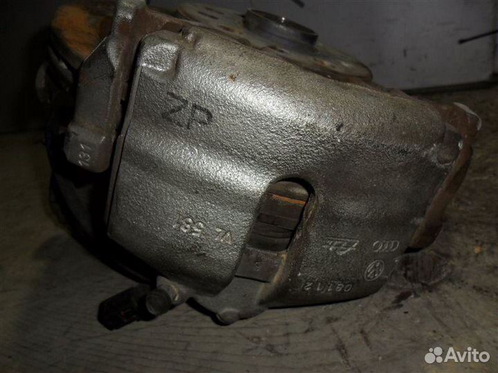 Ступица (кулак, цапфа) передняя левая Volkswagen