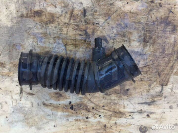 Патрубок воздушного фильтра Toyota Corolla E180