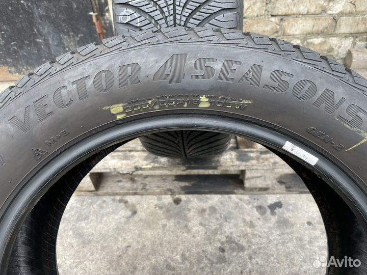 Goodyear Vector 4Seasons Gen-2 SUV 235/55 R19