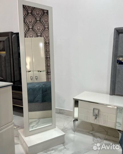 Зеркало напольное