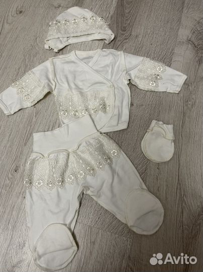 Комплект на выписку для девочки