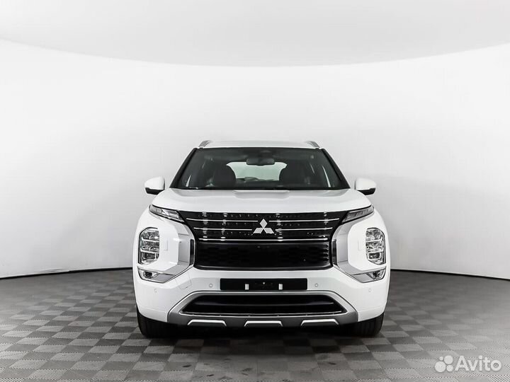 Mitsubishi Outlander 2.5 CVT, 2023, 18 км