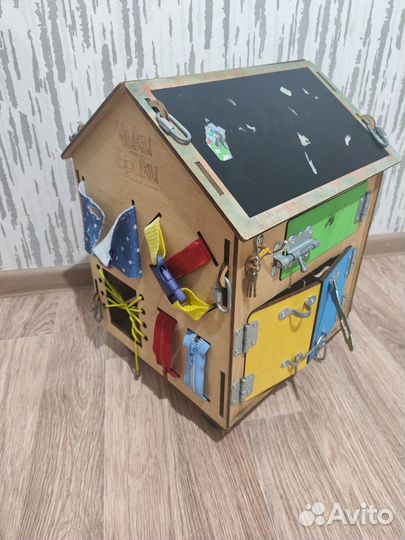 Бизиборд домик