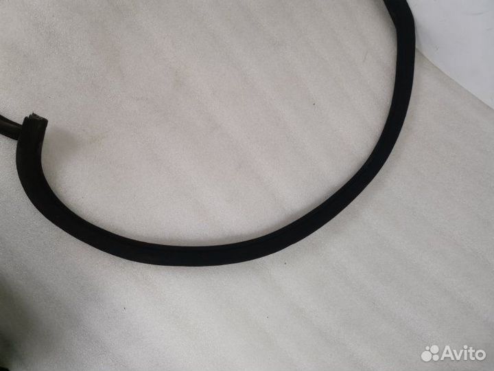 Уплотнитель проема двери задний левый