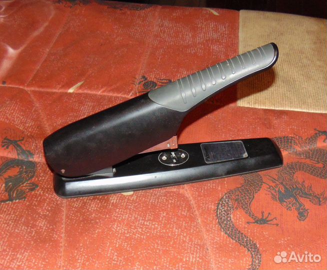 Степлер мощный Комус до 100 листов черный