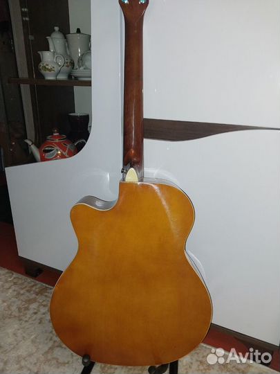 Акустическая гитара