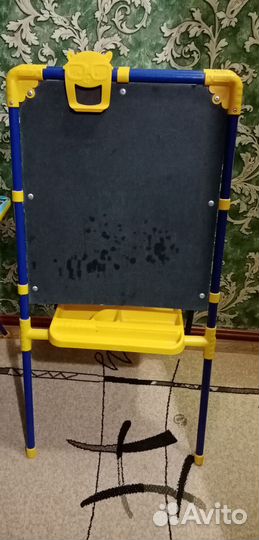 Мольберт, стол, стульчик