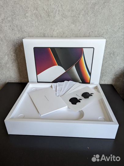 Коробка от MacBook M1 pro 16