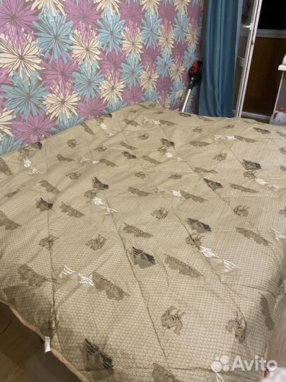 Одеяло новое облегченное 200 * 220