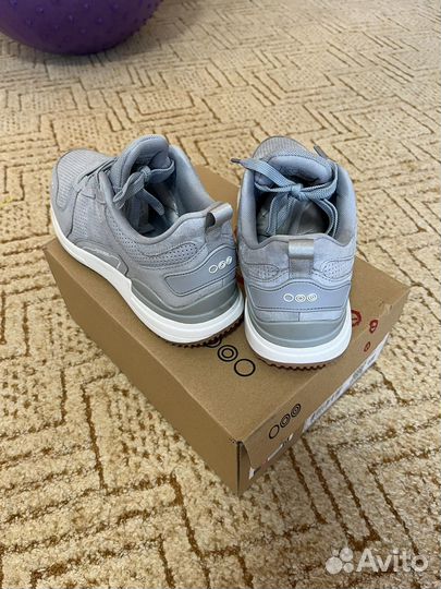 Кроссовки женские 40 размер